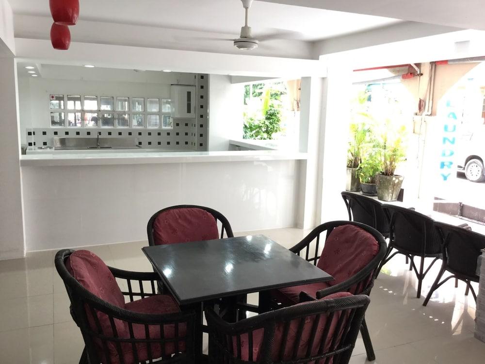 Boomerang Inn Phuket Exterior foto