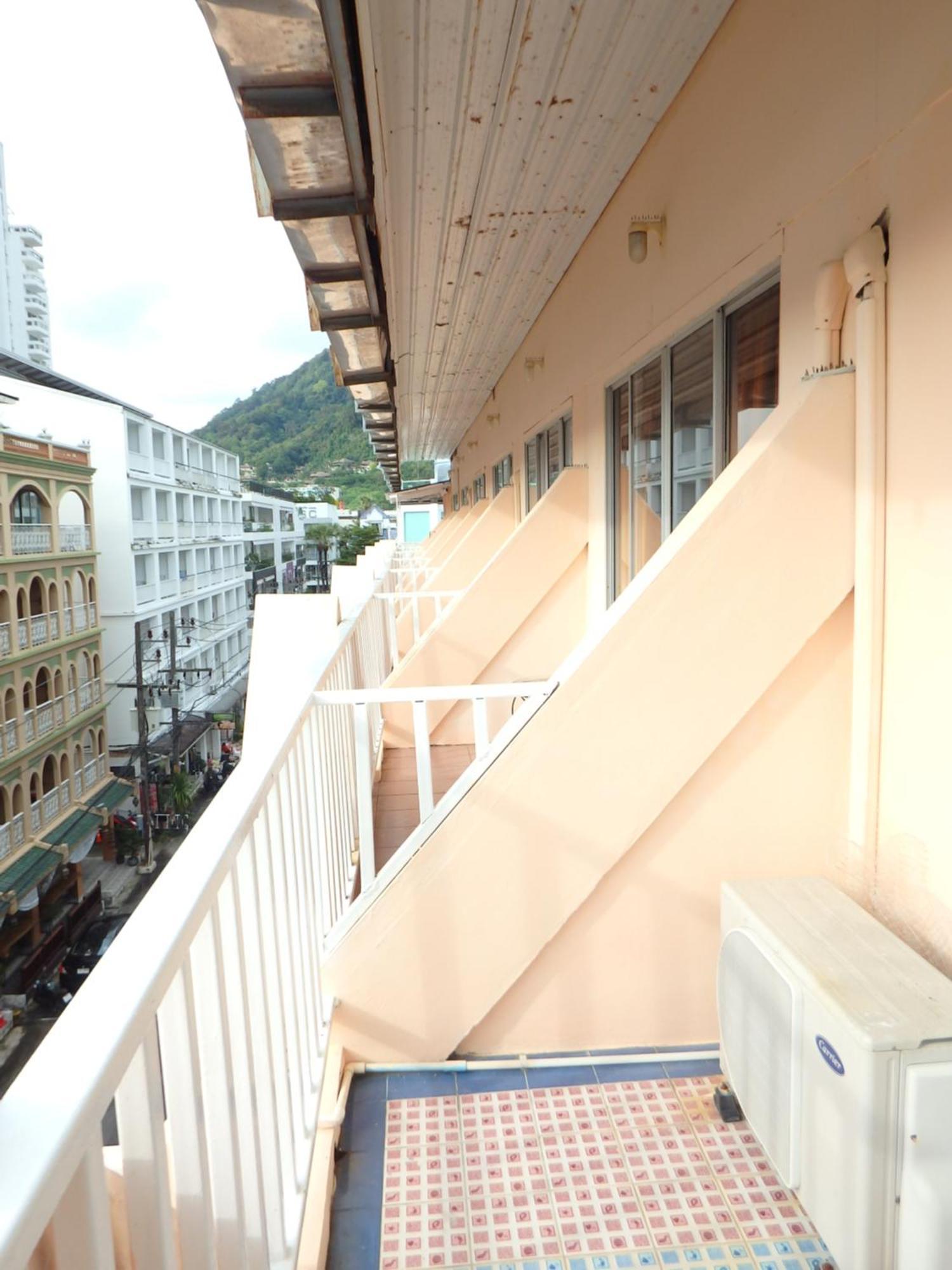 Boomerang Inn Phuket Exterior foto