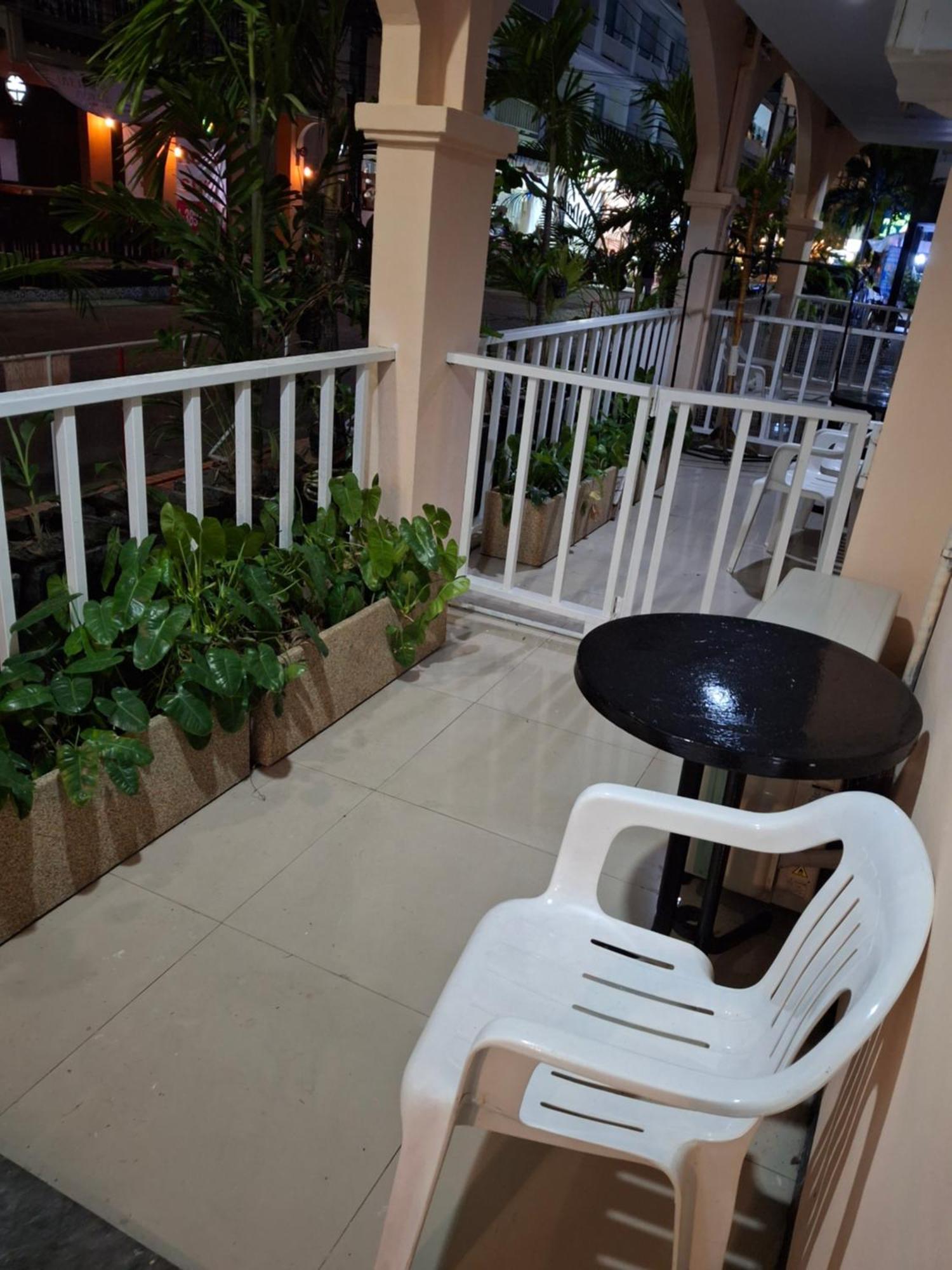 Boomerang Inn Phuket Exterior foto